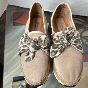 GAIMO Beige Espadrille Platform Sneakers with Bow